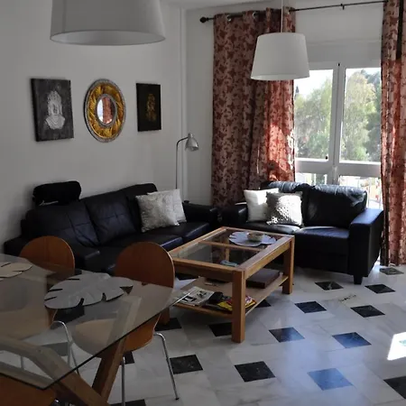 Immaculate 3-Bed House In Fuengirola For 6 Pers Vakantiehuis Fuengirola